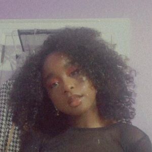 Meet your Posher, Kaela